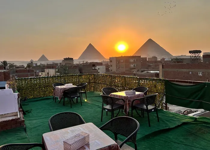 Jana Pyramids View Inn