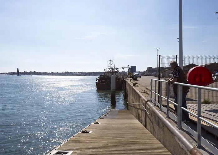 Hôtel Les Gens de Mer La Rochelle by Popinns**