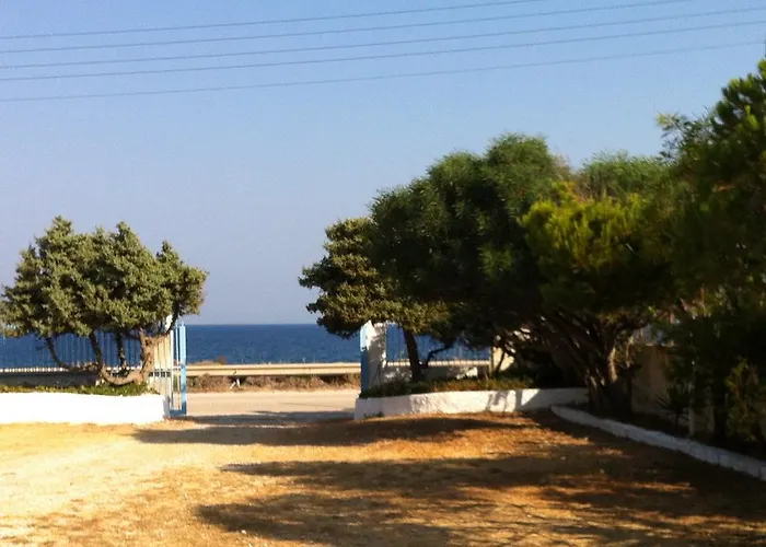 Porto Milos Adamantas 