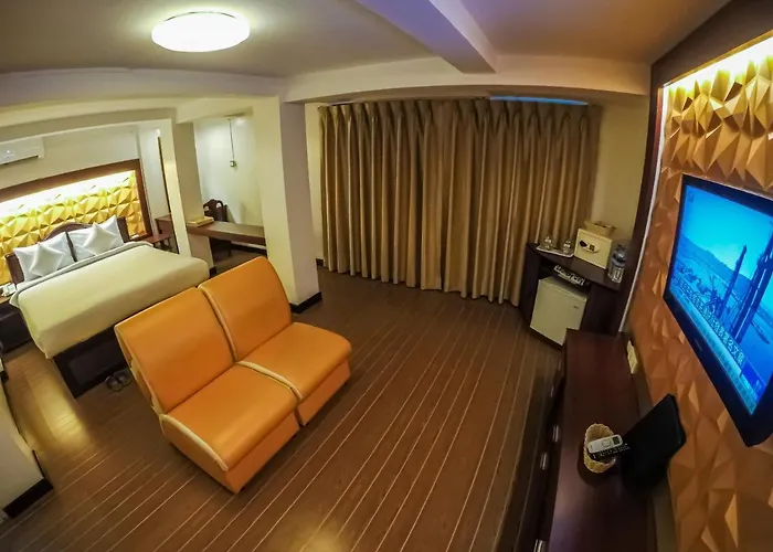 Clover Hotel Yangon