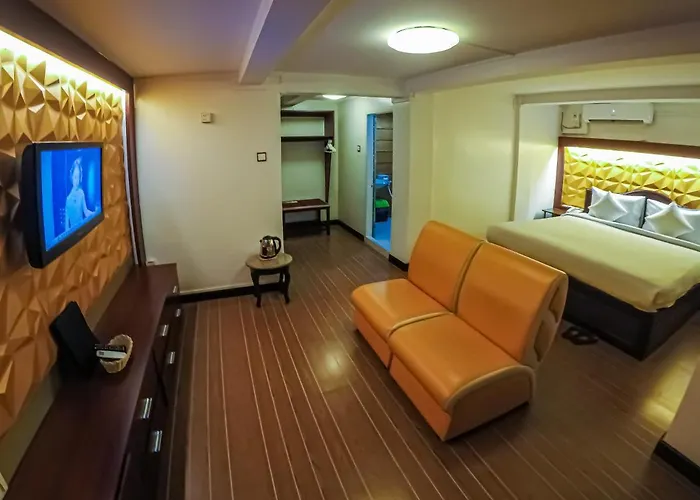 Clover Hotel Yangon